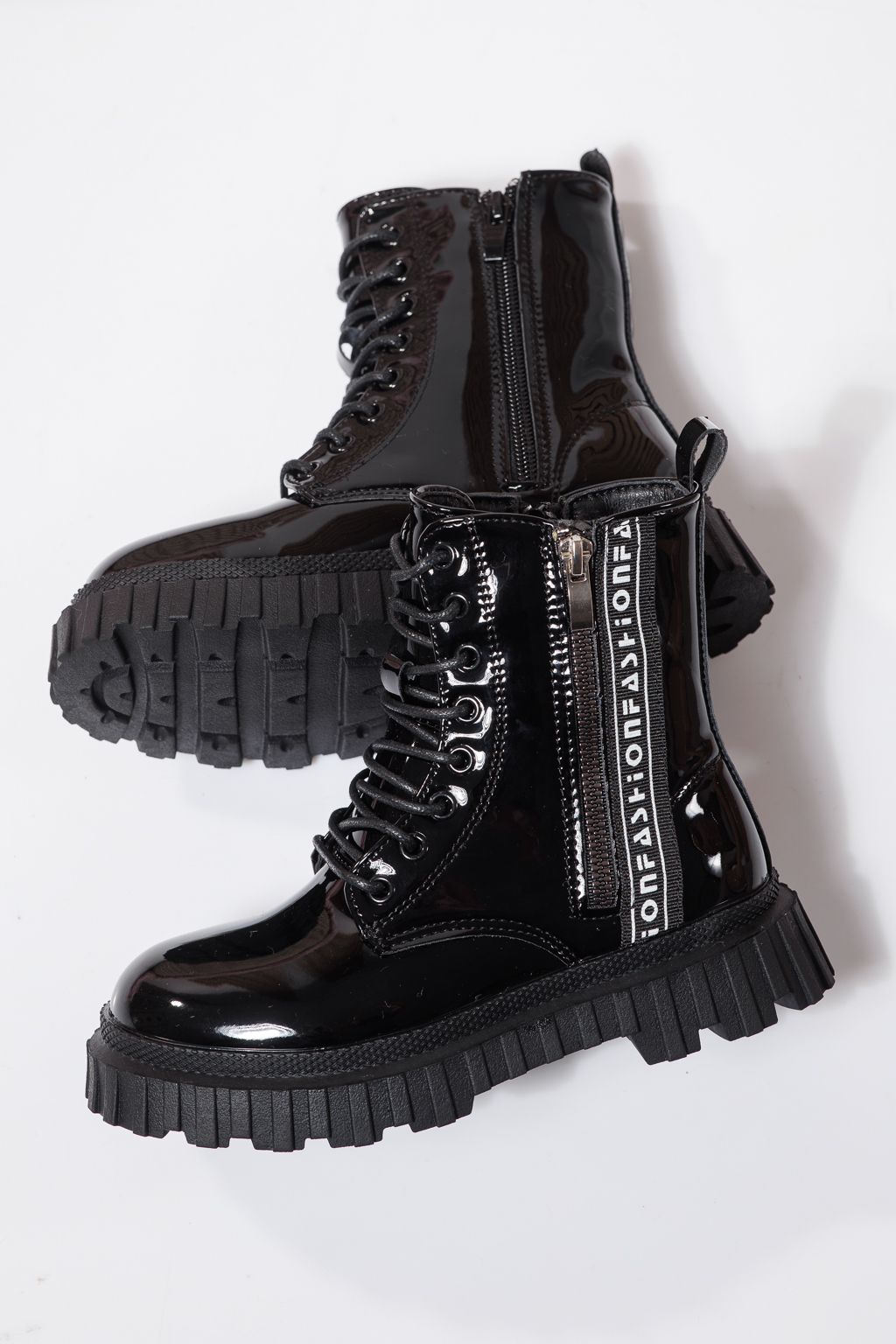 Боти за момичета подплатени с пух черни от лачена еко кожа Elia #23126