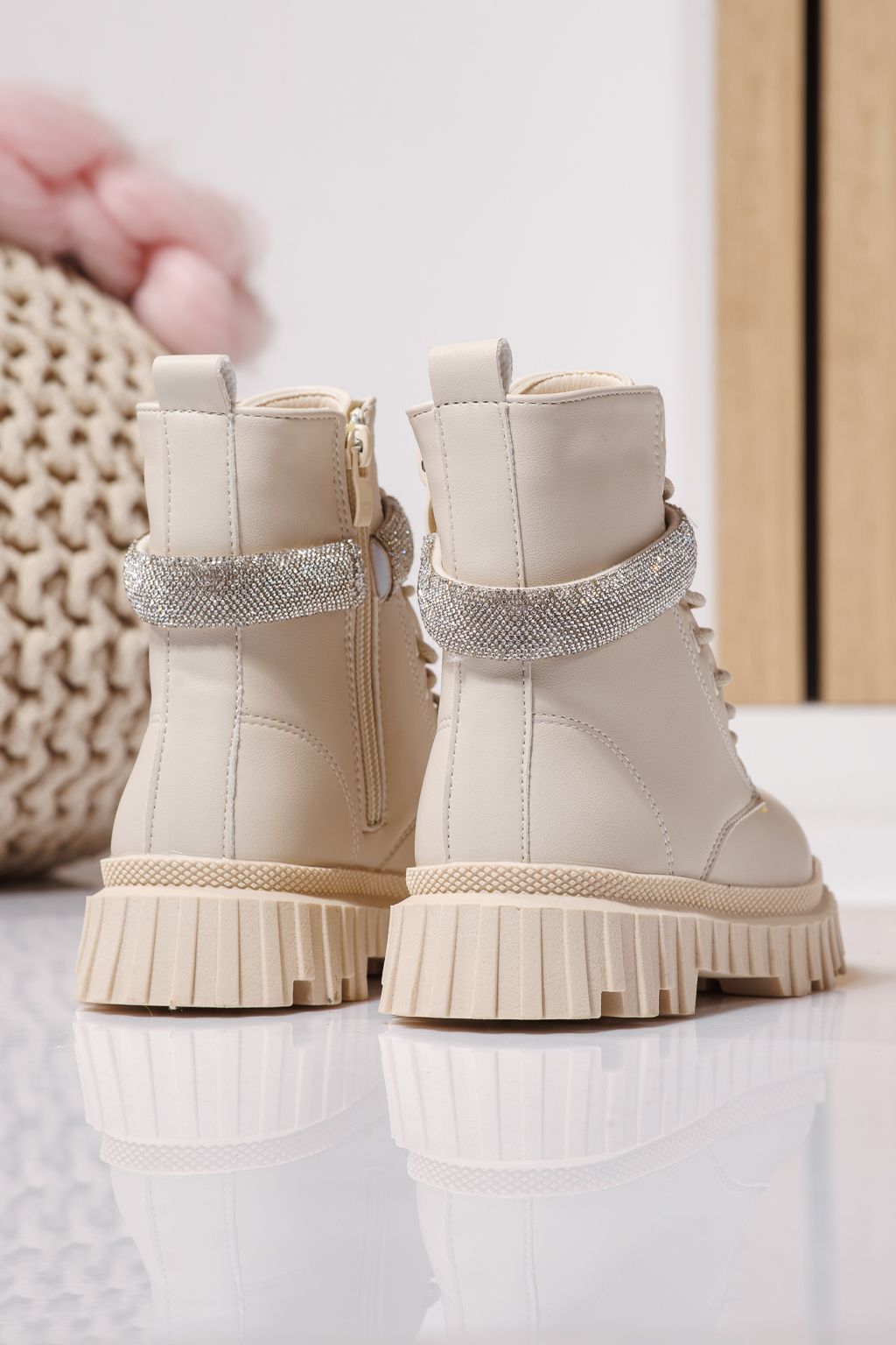 Боти за момичета подплатени с пух бежови от еко кожа Dora #23121