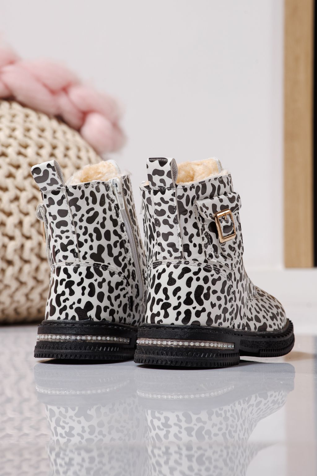 Боти за момичета подплатени с пух черни от еко кожа Iris #23135