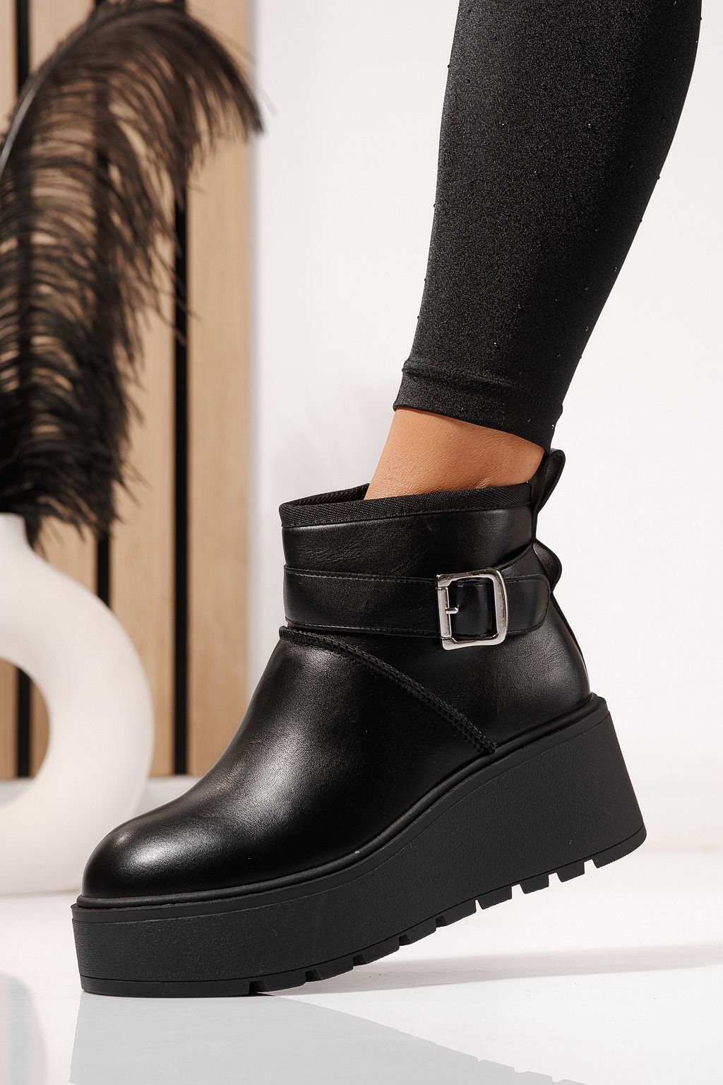 Дамски боти подплатени с пух черни от еко кожа June #23084