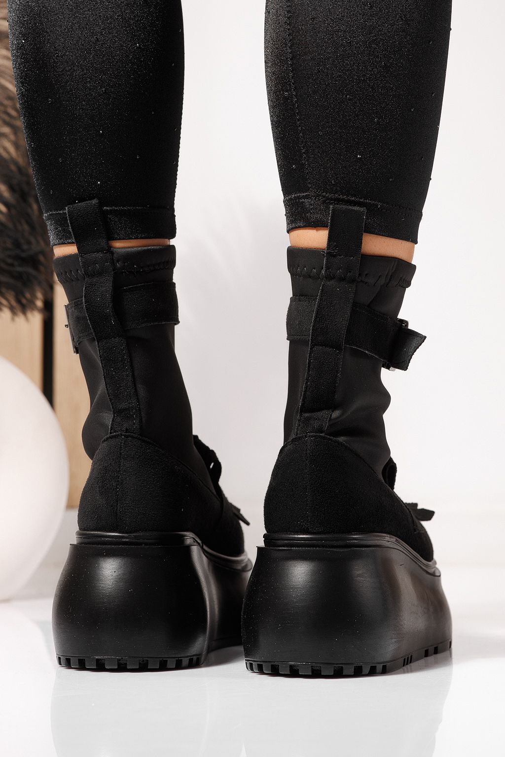 Дамски боти подплатени черни от обърната еко кожа Venus #23160