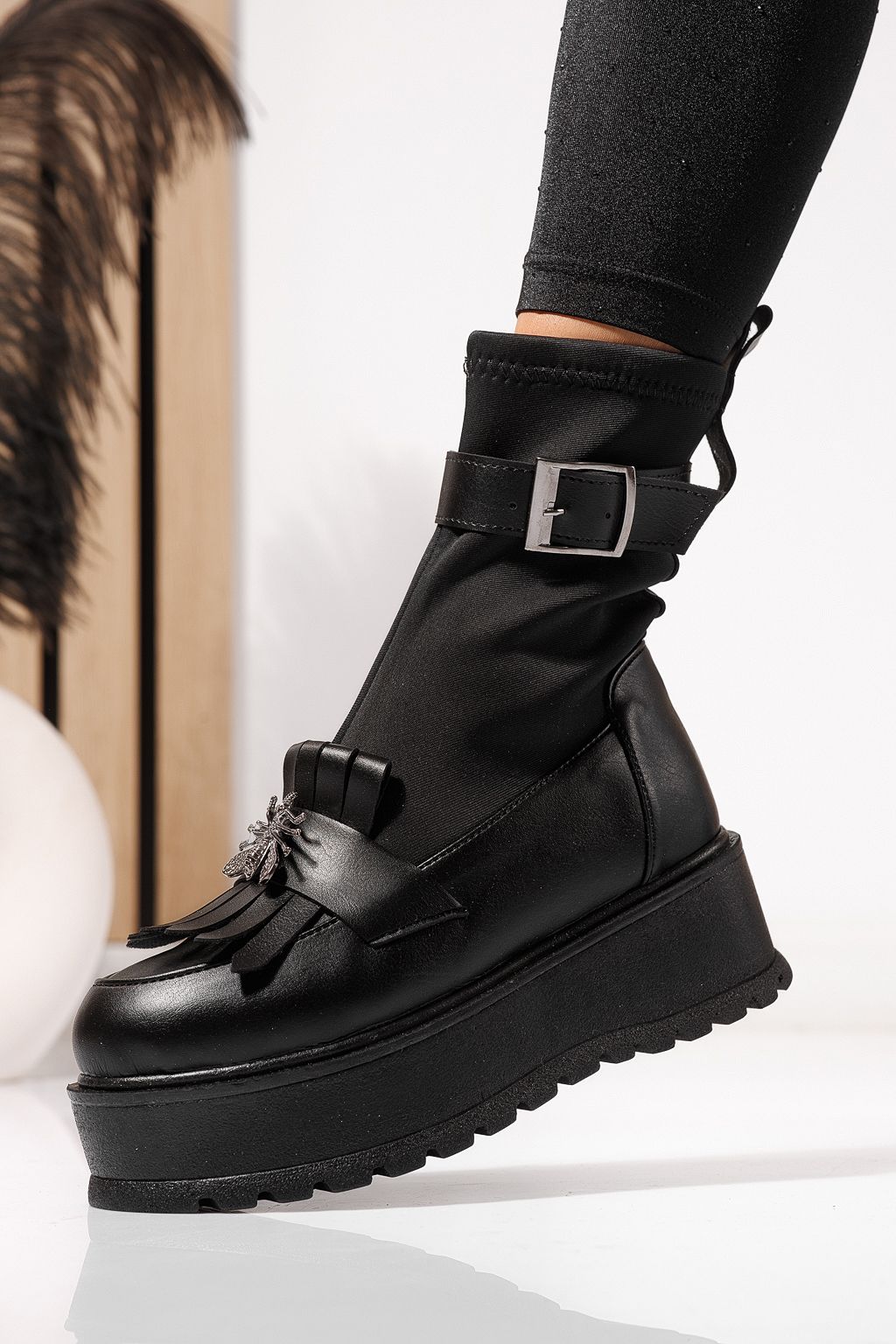 Дамски боти подплатени черни от обърната еко кожа Eniko #23168