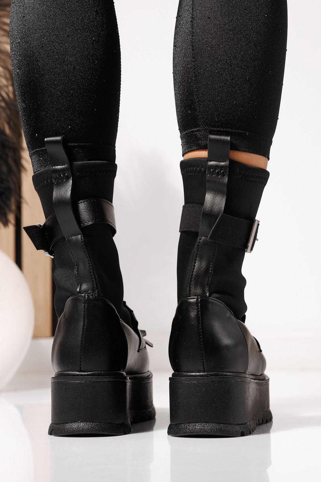 Дамски боти подплатени черни от обърната еко кожа Eniko #23168