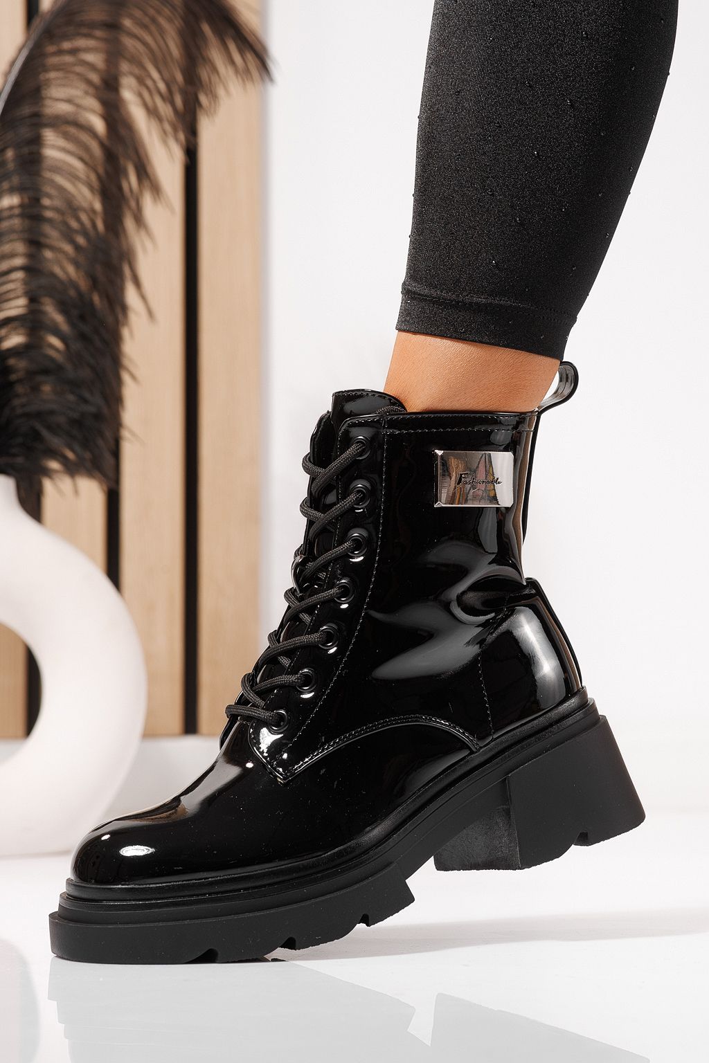 Дамски боти подплатени с пух черни от лачена еко кожа Joplin #23083