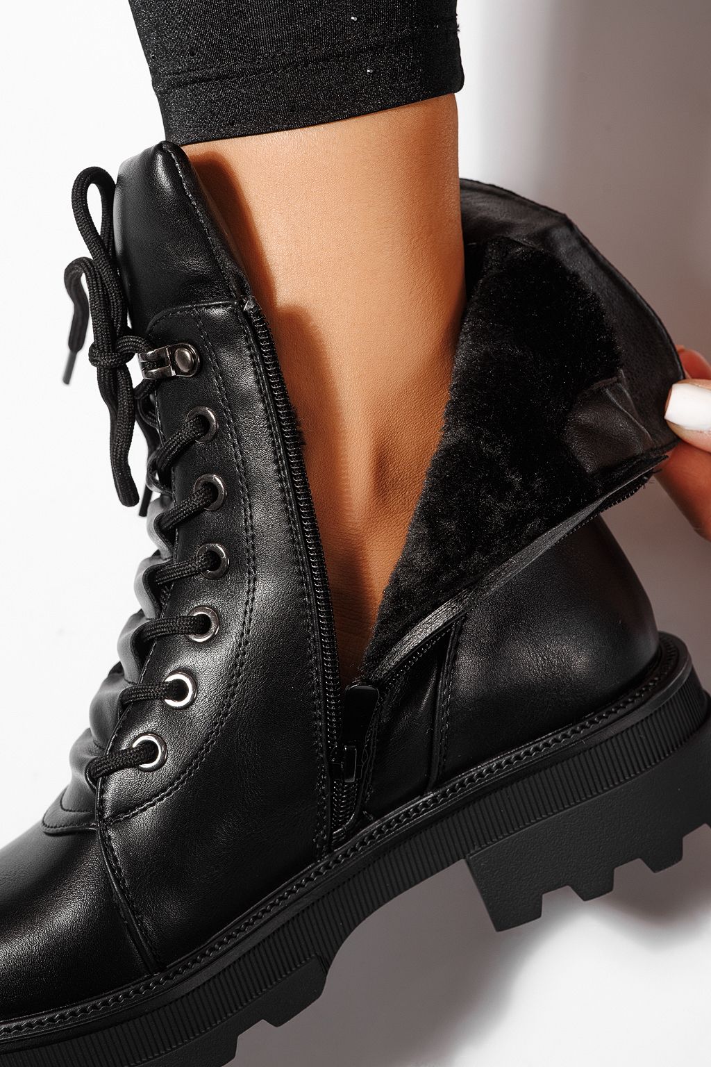 Дамски боти подплатени с пух черни от еко кожа Kiara #23089