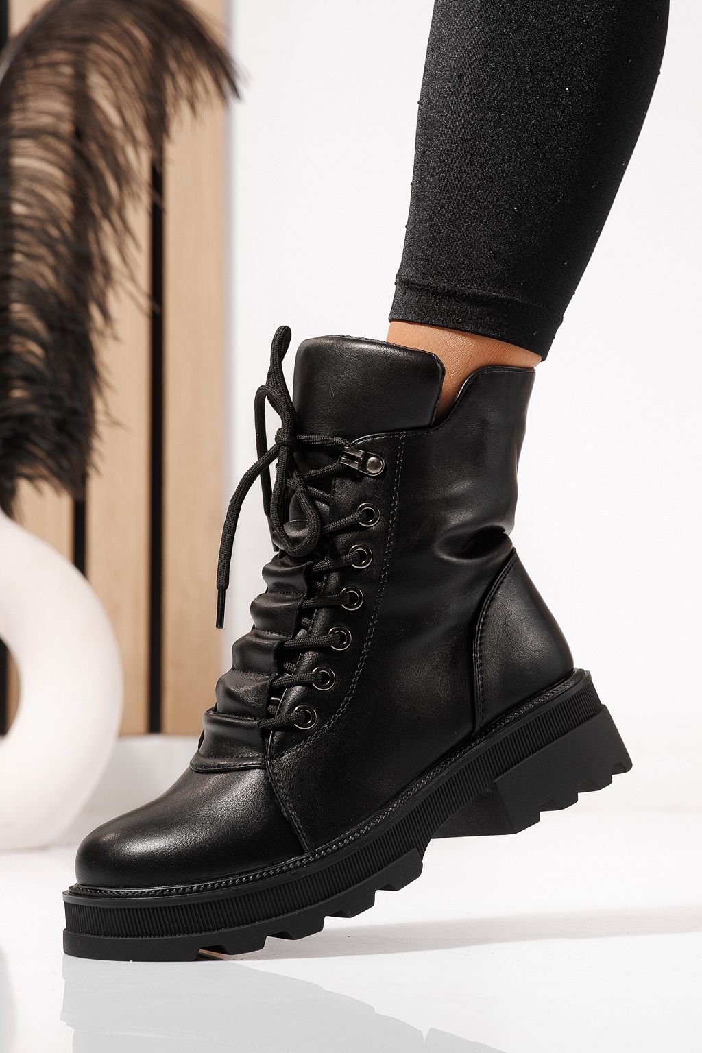 Дамски боти подплатени с пух черни от еко кожа Kiara #23089