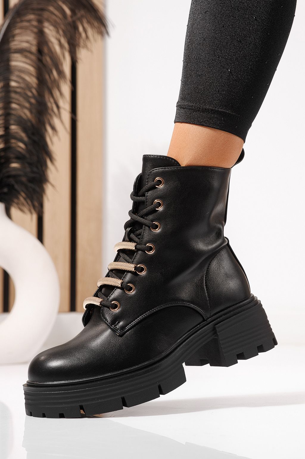 Дамски боти подплатени с пух черни от еко кожа Julia #23086