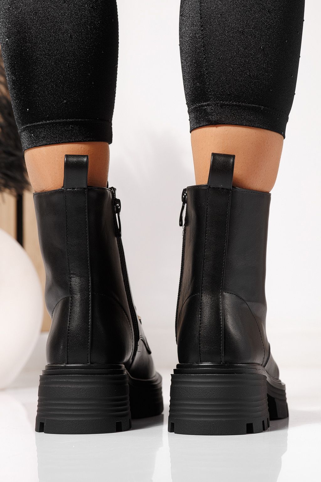 Дамски боти подплатени с пух черни от еко кожа Julia #23086