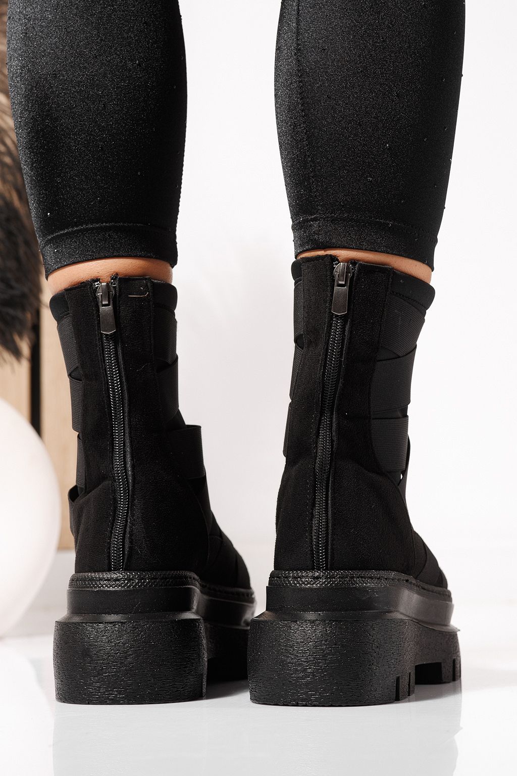 Дамски черни подплатени ботуши от еко кожа и велур Julia #23177