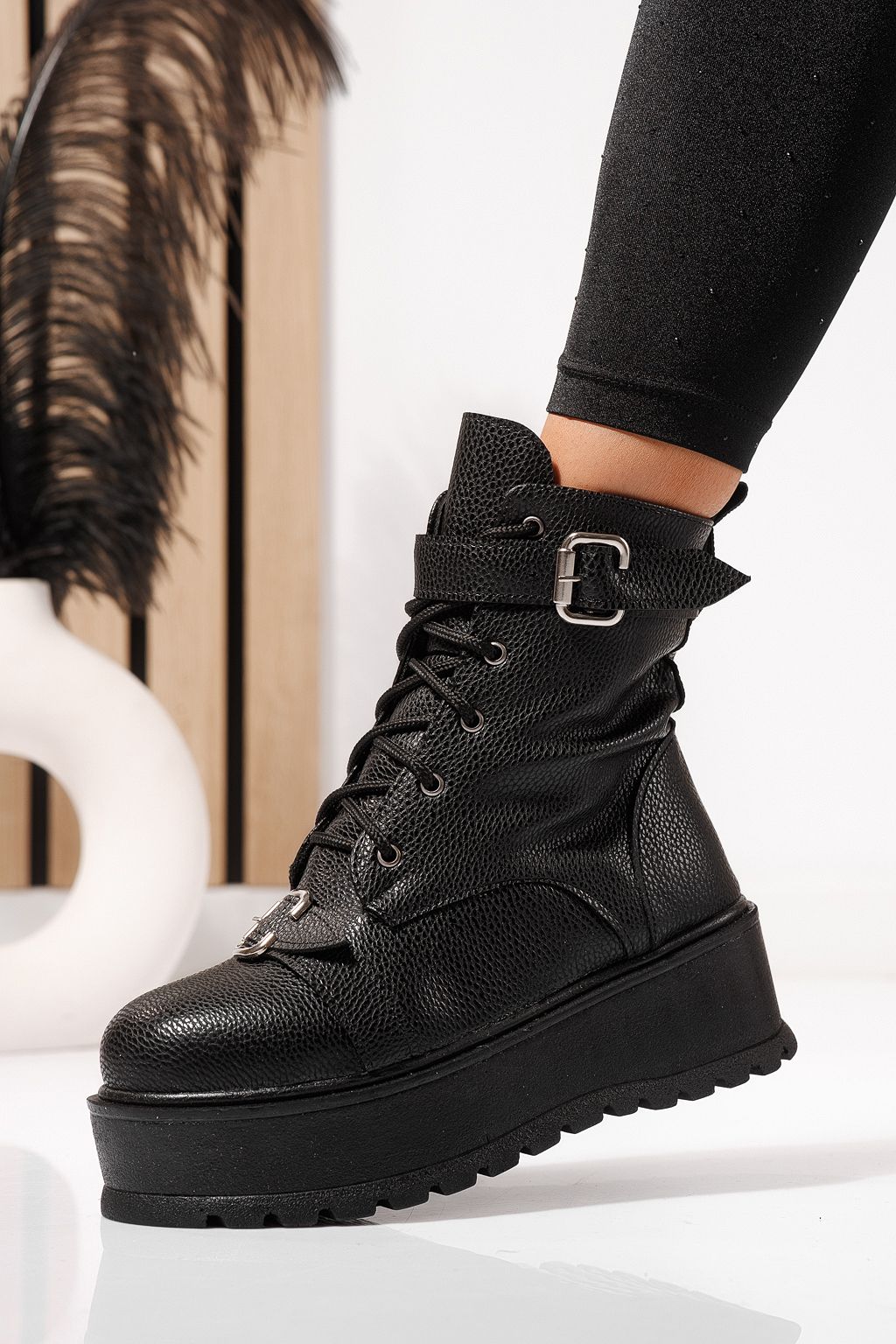 Дамски черни подплатени ботуши от еко кожа Joplin #23175