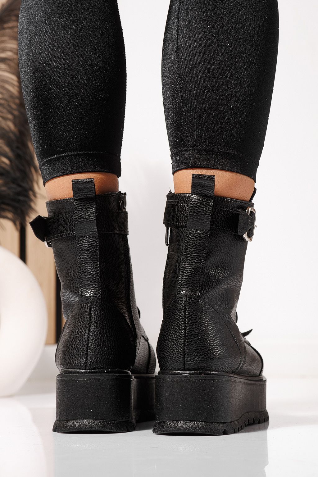 Дамски черни подплатени ботуши от еко кожа Joplin #23175