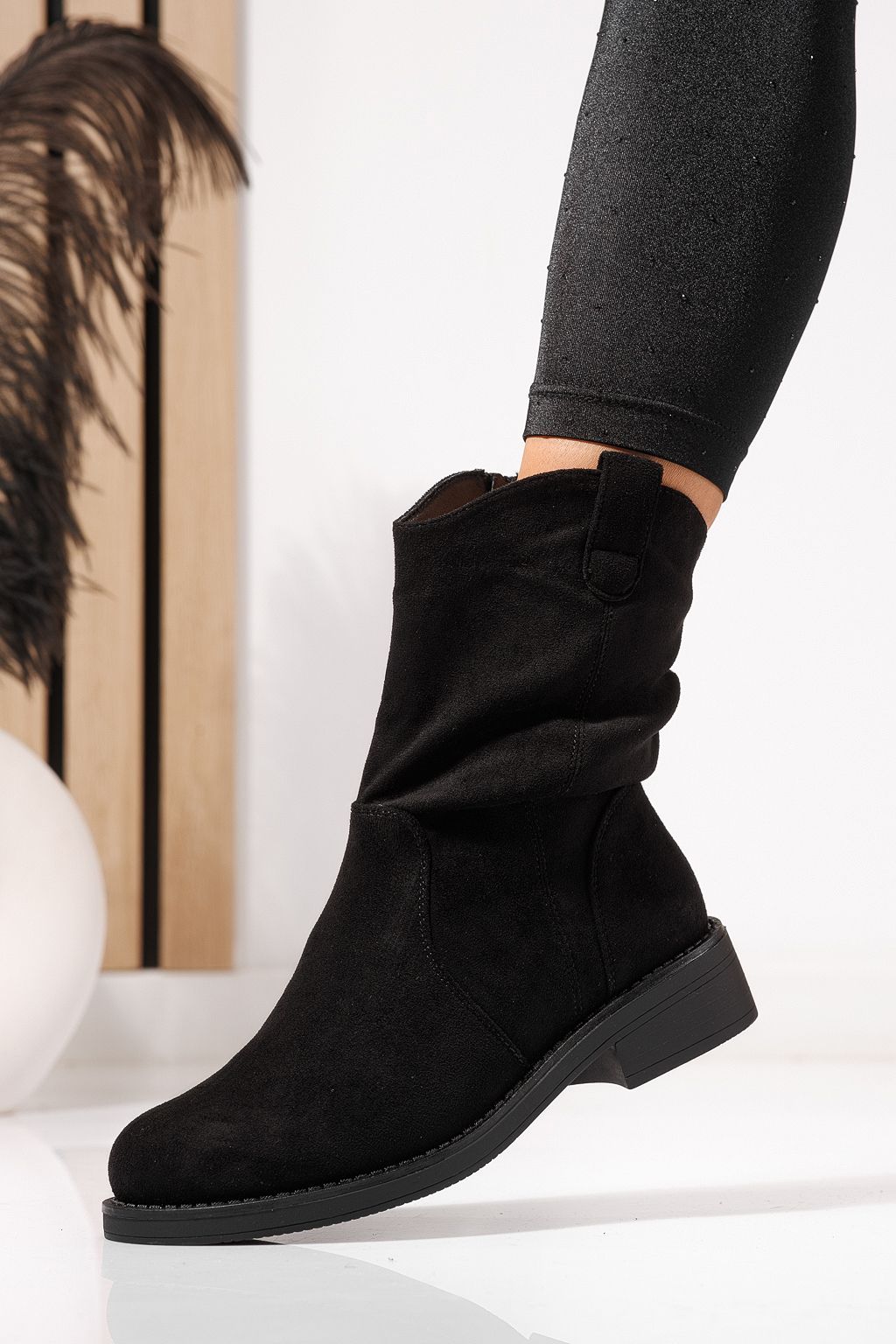 Дамски боти подплатени с пух черни от обърната еко кожа Lumi #23091