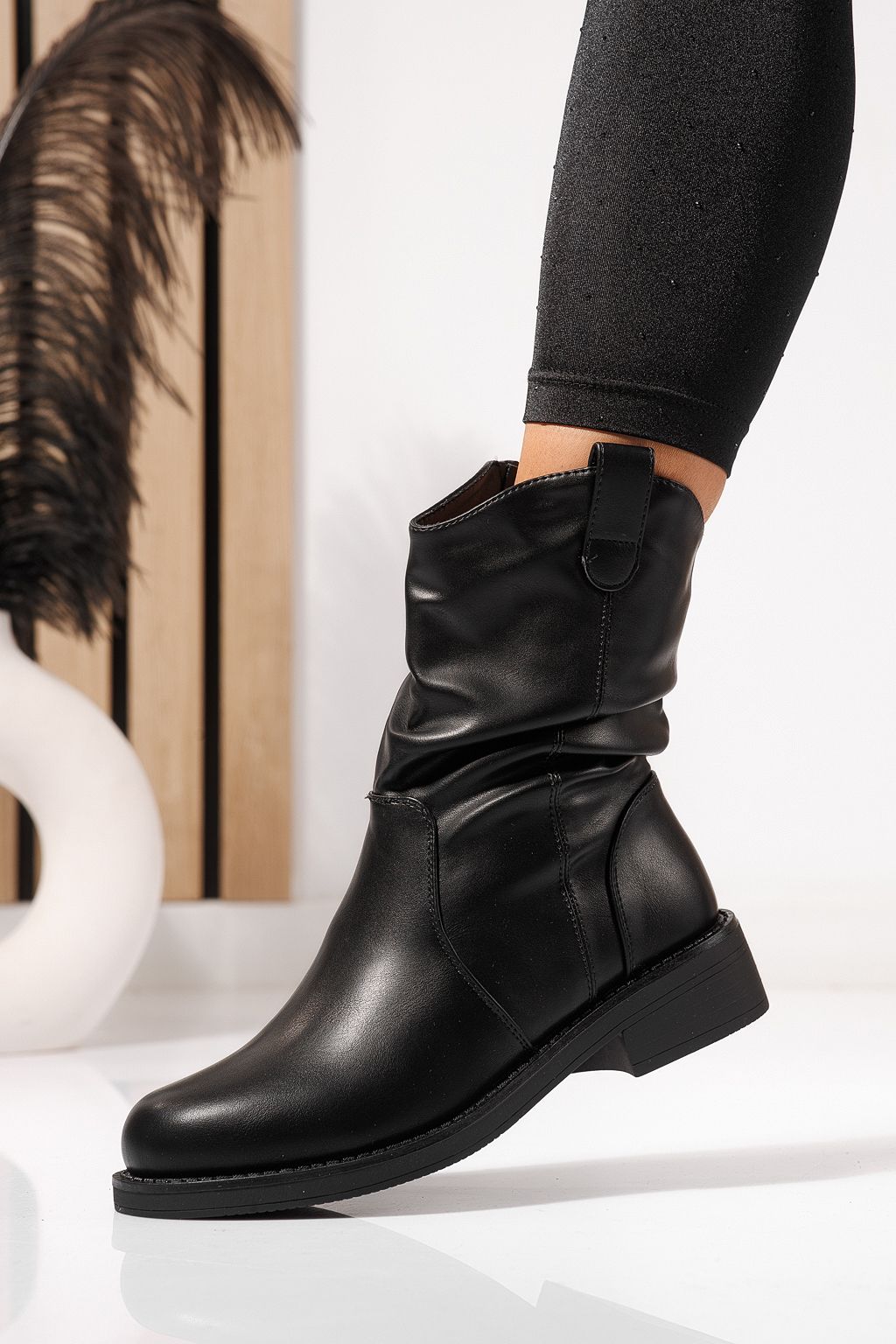 Дамски боти подплатени с пух черни от обърната еко кожа Lorelai #23092