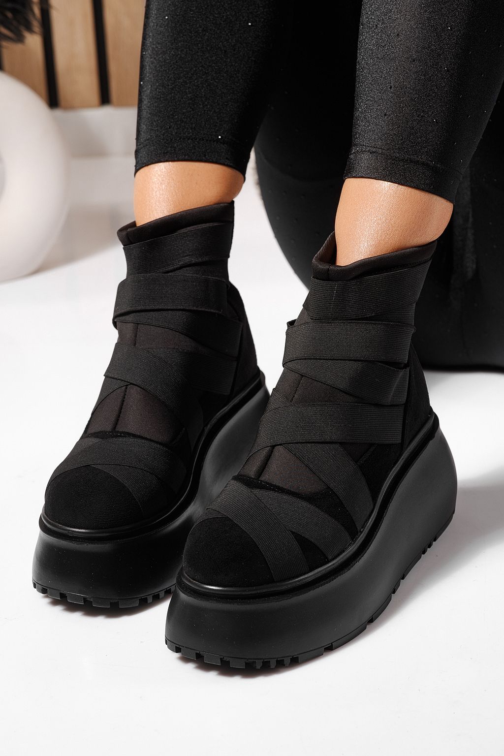 Дамски боти подплатени черни от обърната еко кожа Ines #23166