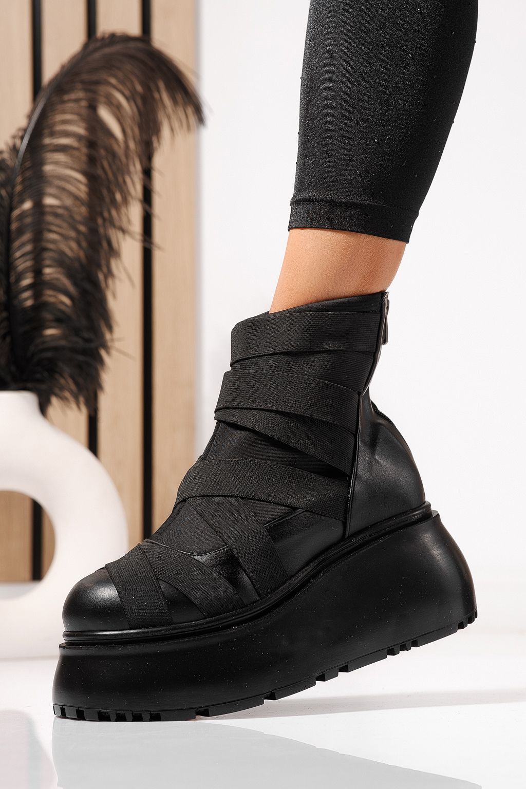 Дамски боти подплатени черни от еко кожа Ines #23167