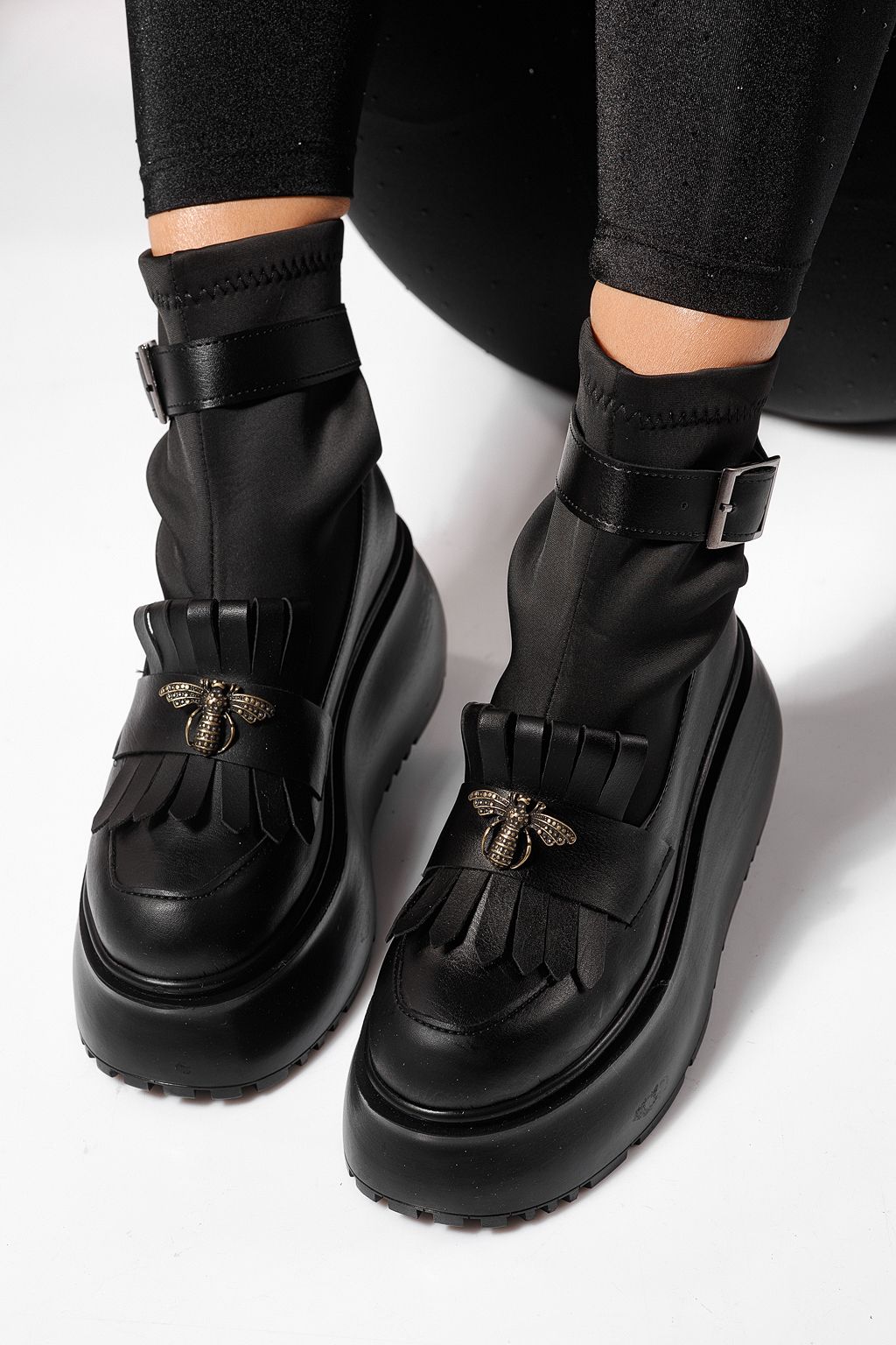 Дамски боти подплатени черни от еко кожа Venus #23161