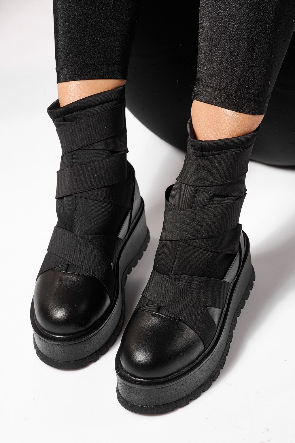 Дамски черни подплатени ботуши от екокожа Ellis #23173