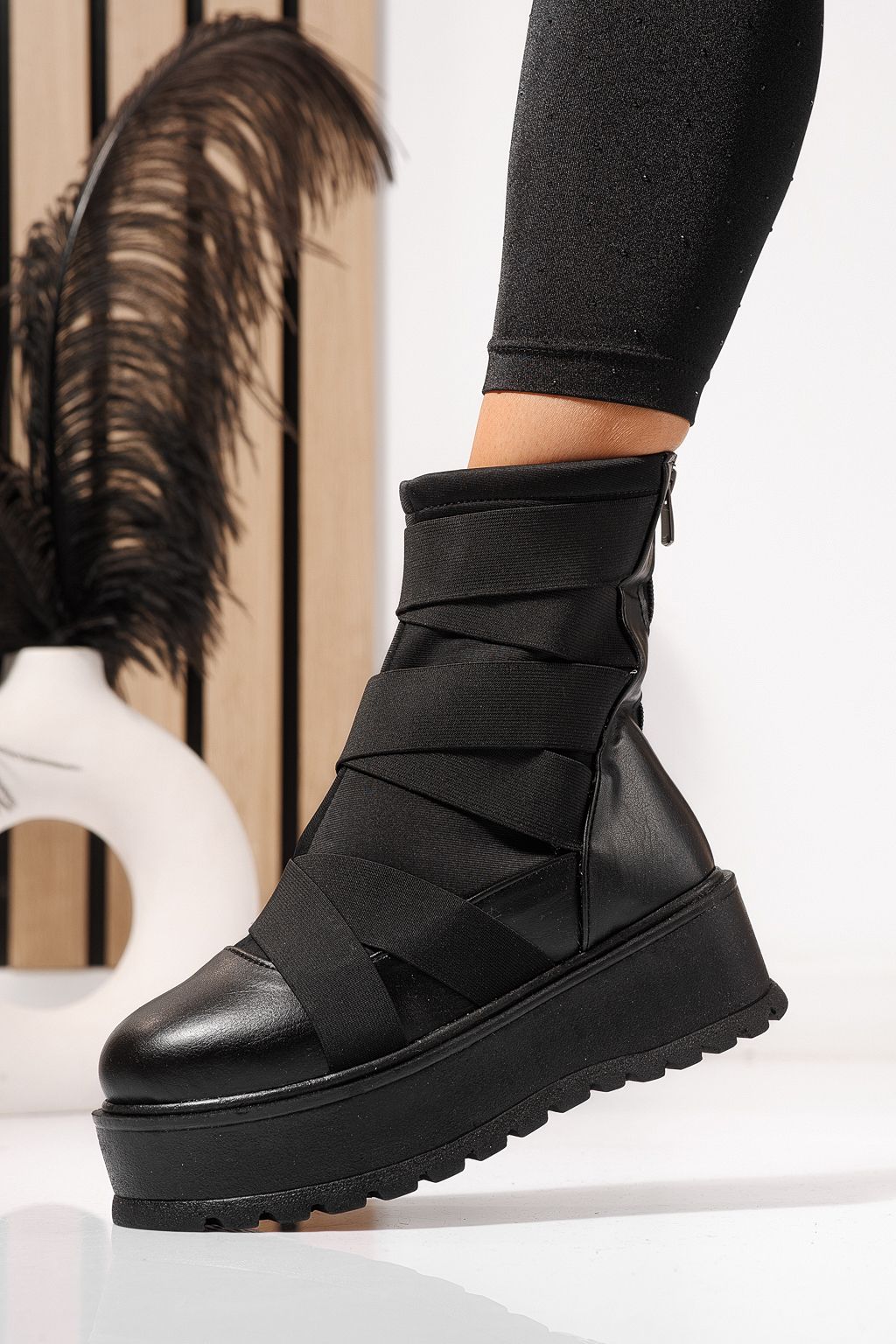 Дамски черни подплатени ботуши от екокожа Ellis #23173