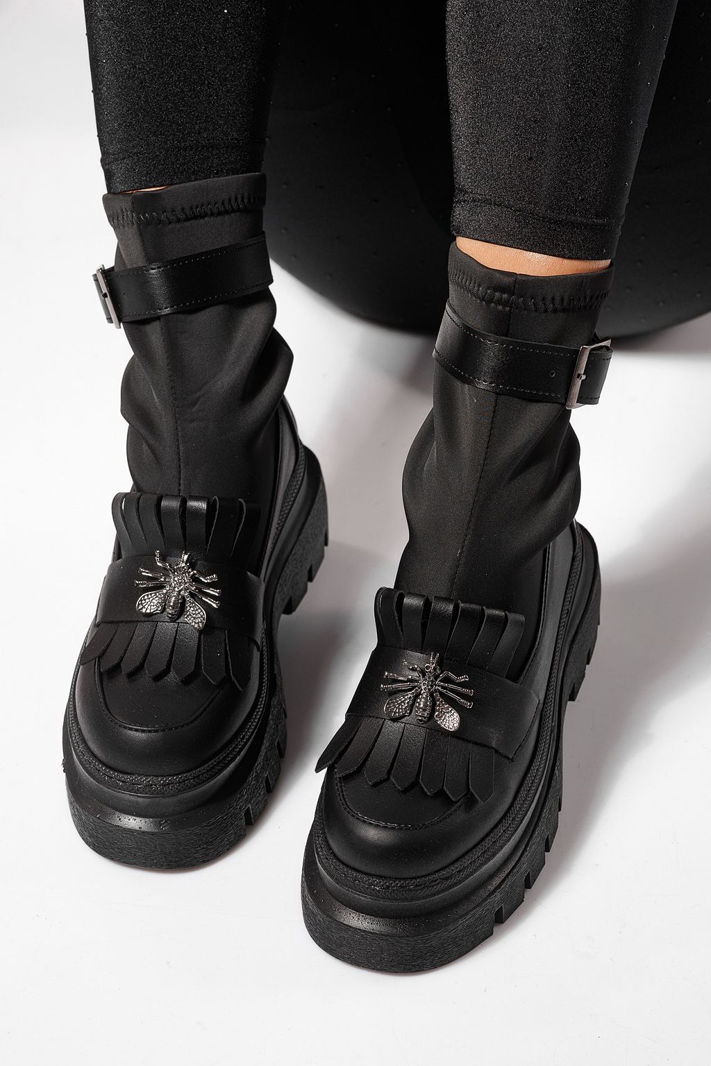 Дамски боти подплатени черни от еко кожа Floris #23169