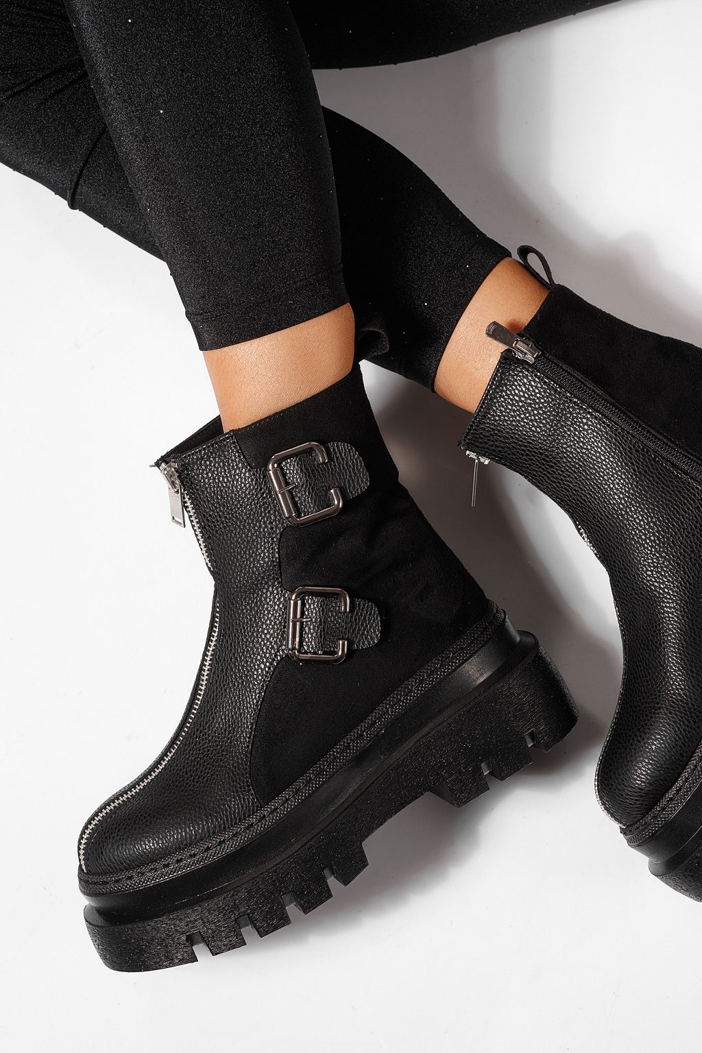 Дамски черни подплатени ботуши от екокожа Eniko #23171