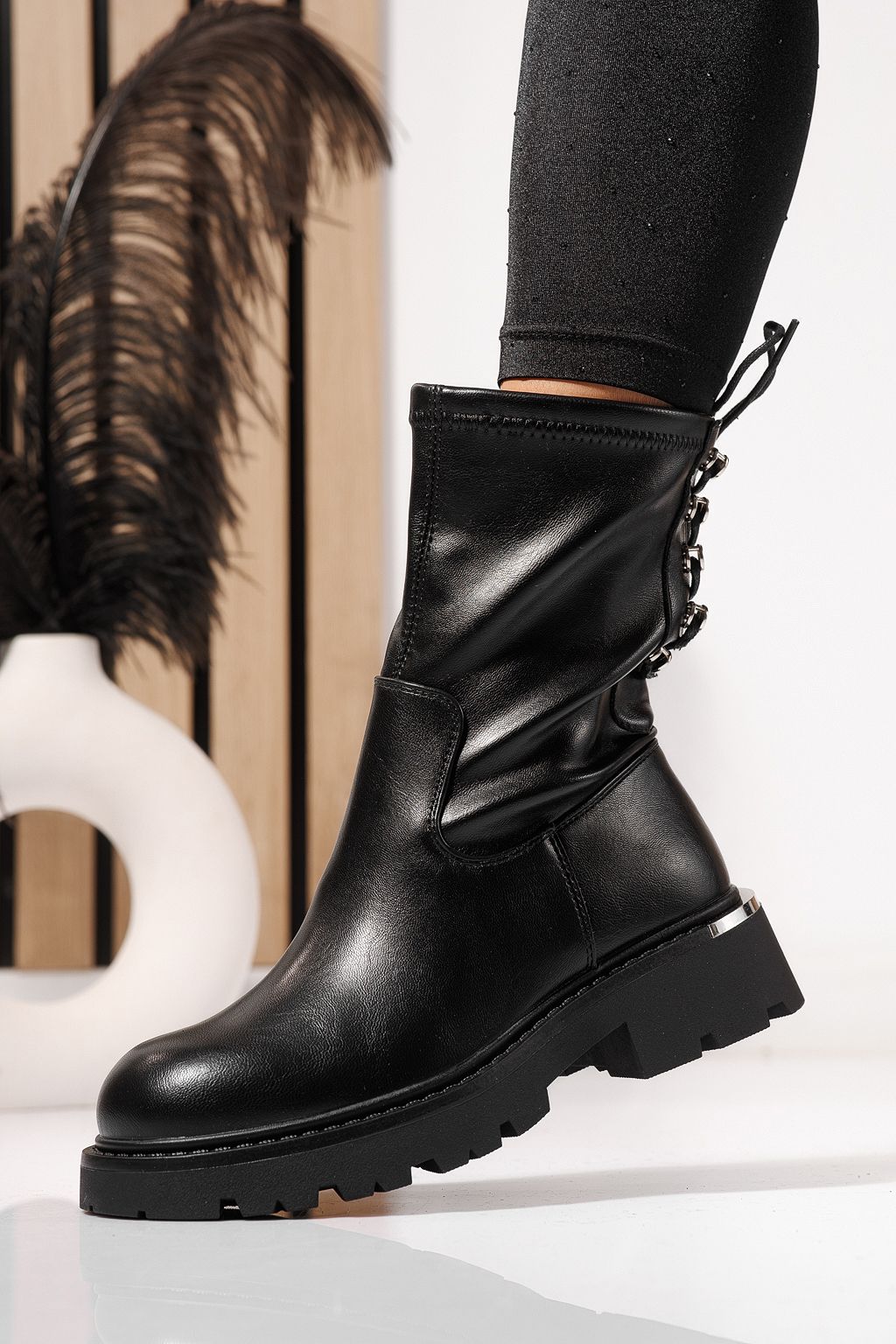 Дамски боти подплатени черни от еко кожа Evelyn #23076