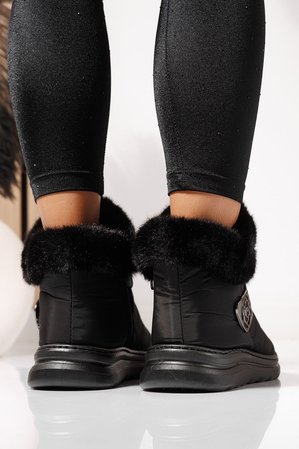 Дамски боти подплатени с пух черни от шушлек Adelina #23063
