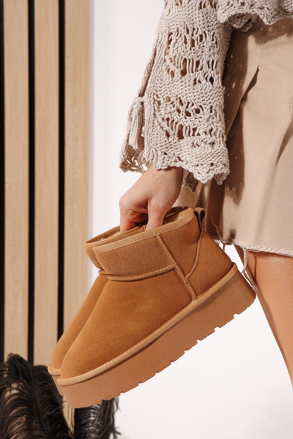 Дамски къси чизми подплатени с пух тип UGG кафяв от обърната естествена кожа Sabina #23155