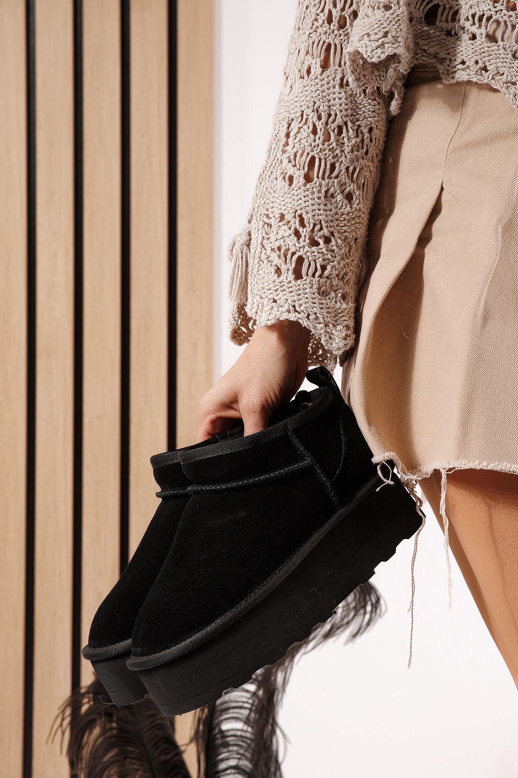 Дамски къси чизми подплатени с пух тип UGG черни от естествена кожа Zina #23158