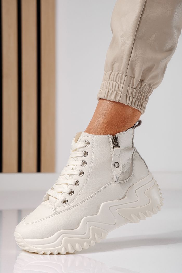 Дамски бежови кецове от еко кожа Layla #24156