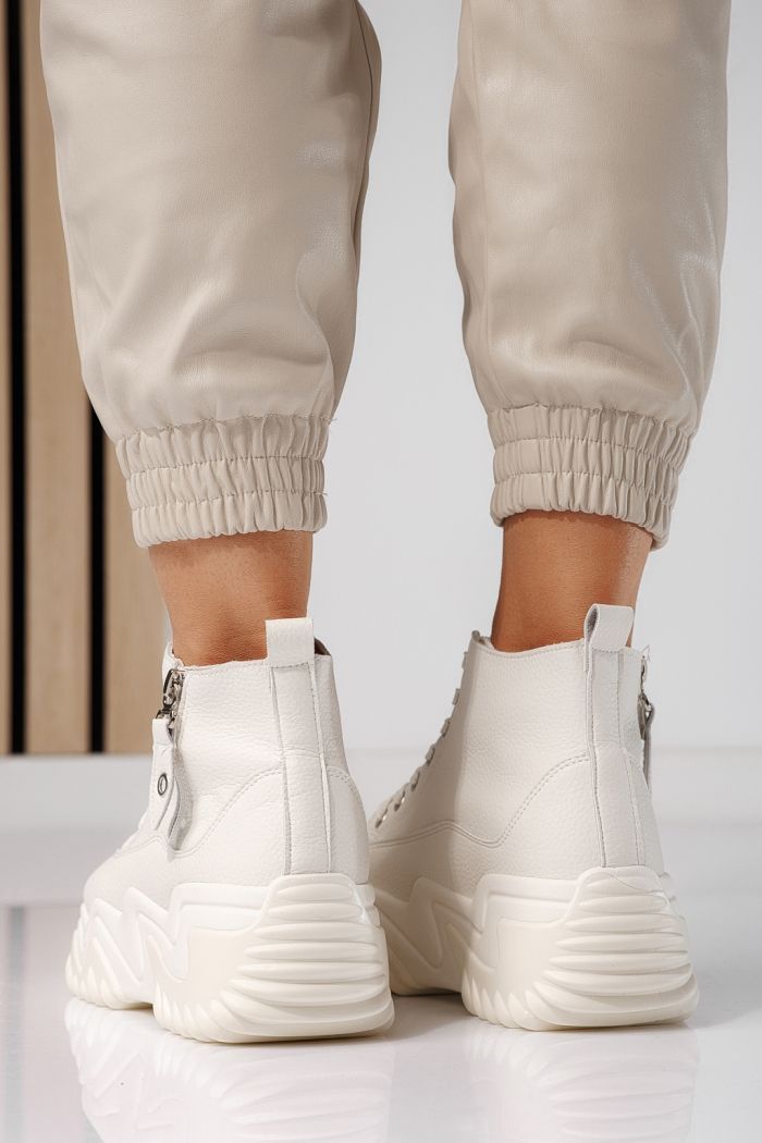 Дамски бежови кецове от еко кожа Layla #24156