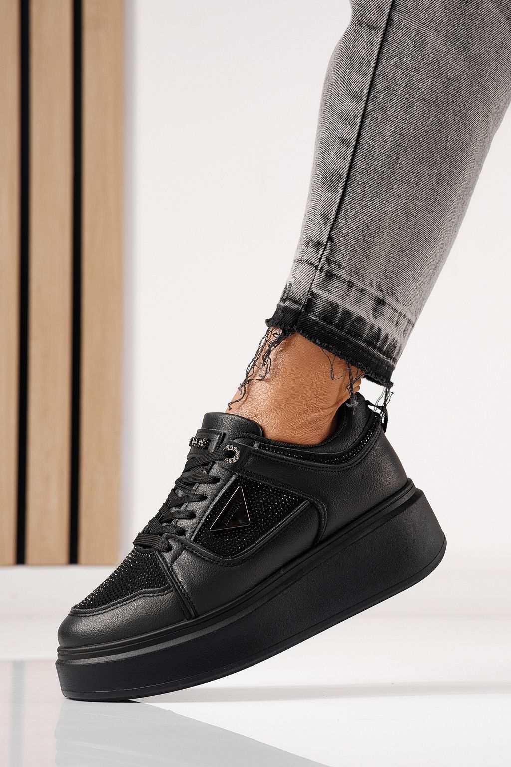 Дамски маратонки черни от еко кожа Delia #24080