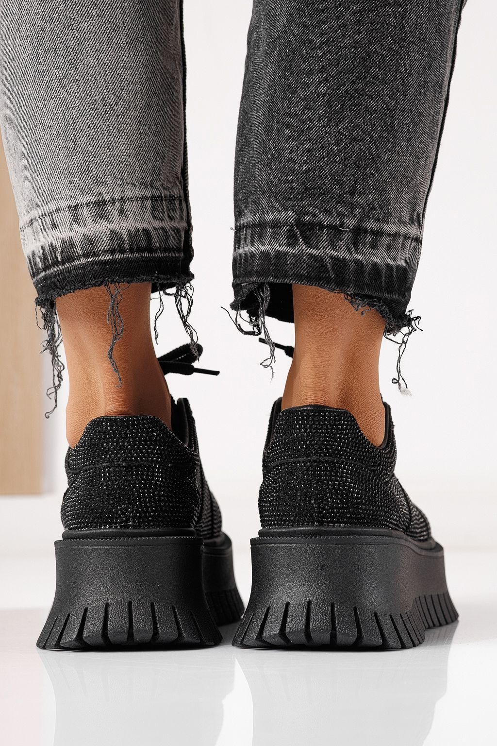 Дамски маратонки черни от текстилен материал Ellania #24092