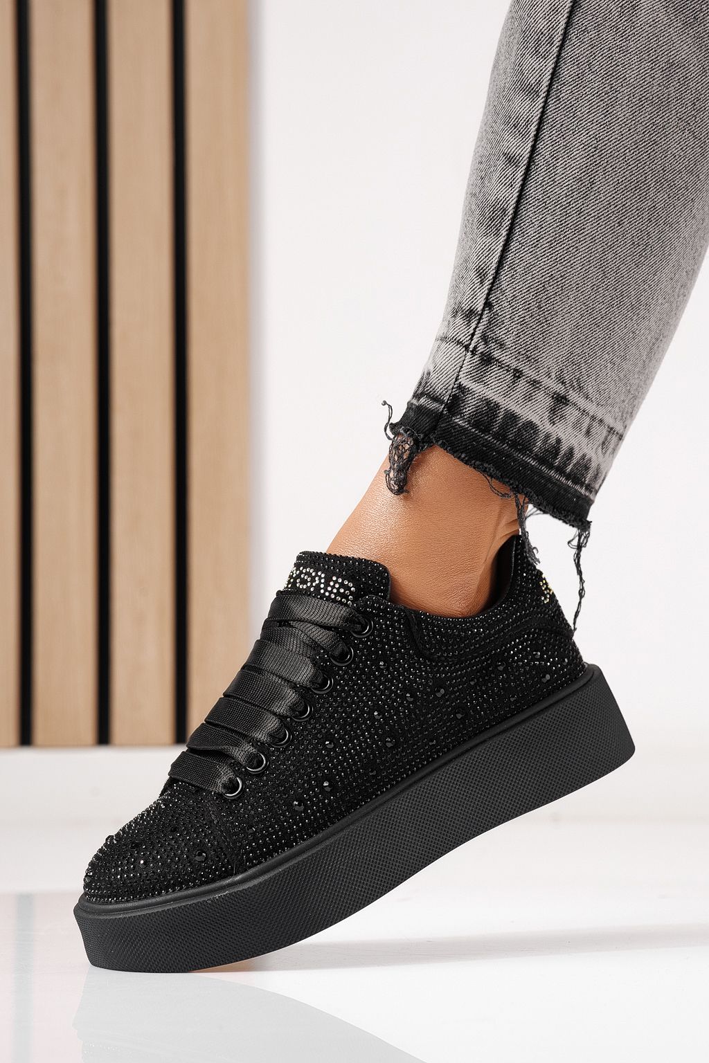 Дамски маратонки черни от текстилен материал Ellania #24089