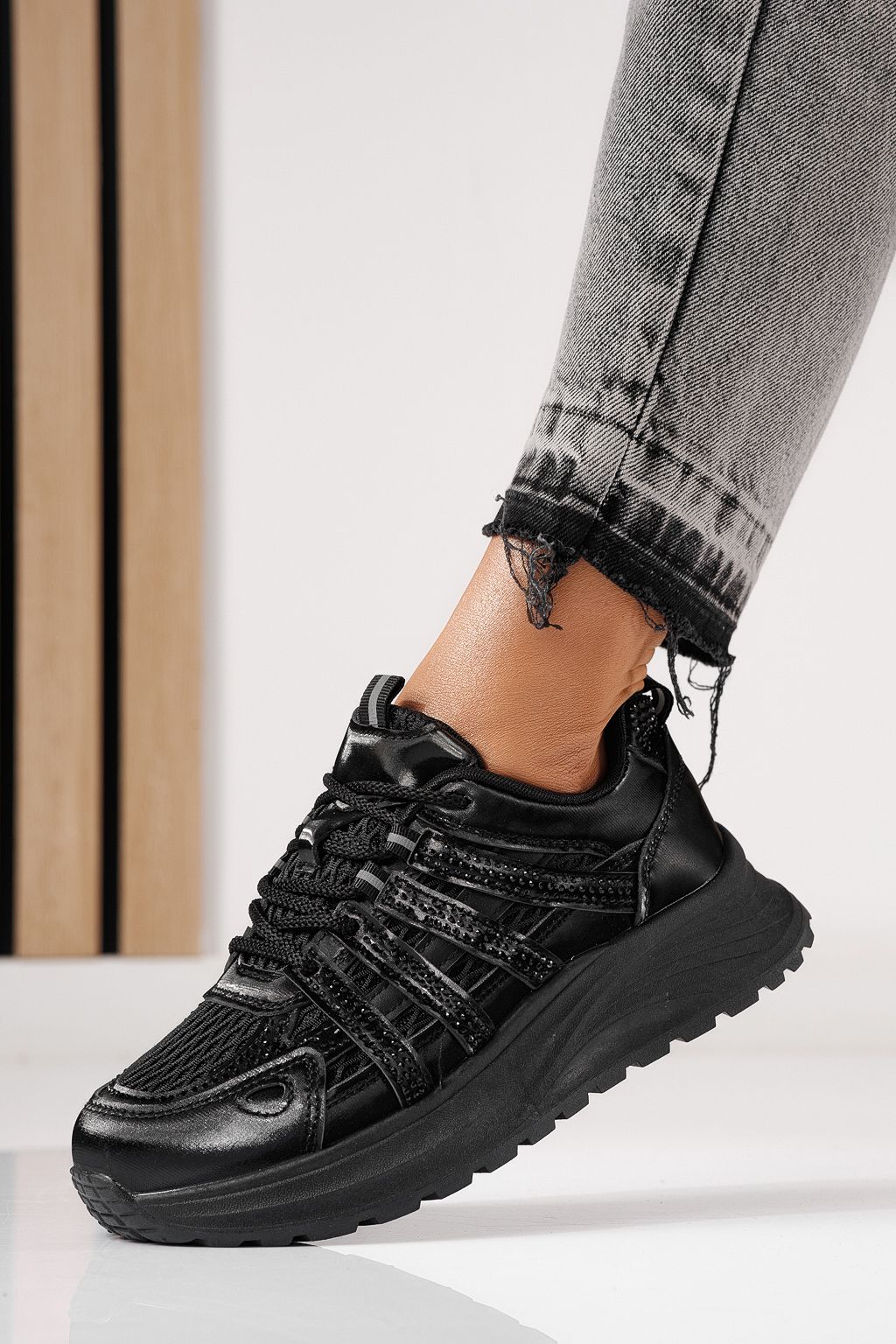 Дамски маратонки черни от еко кожа Carolina #24059