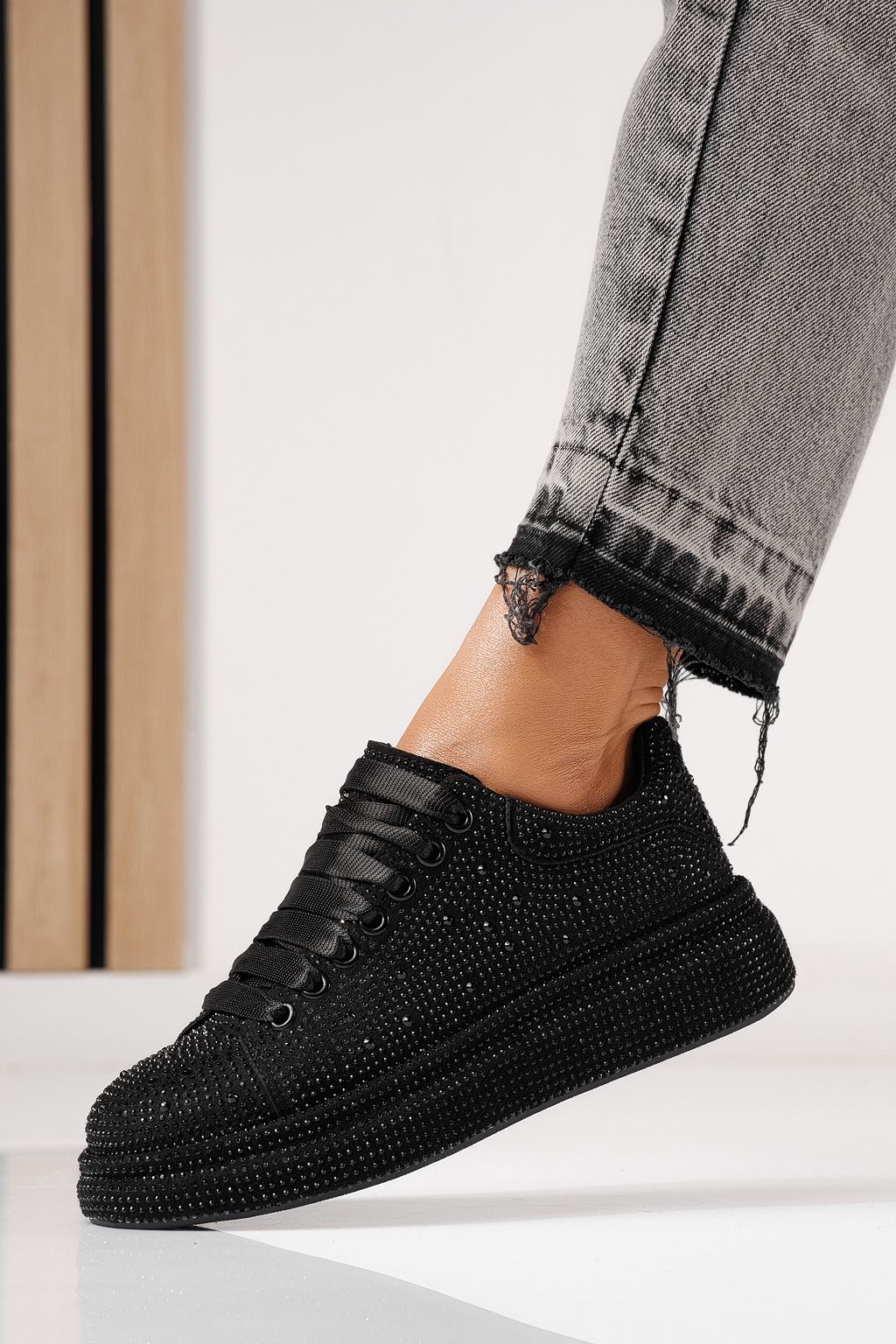 Дамски маратонки черни от текстилен материал Alexia #24007