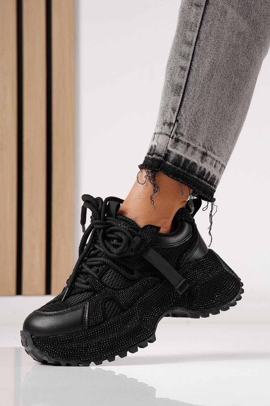 Дамски маратонки черни от текстилен материал Cezara #24054