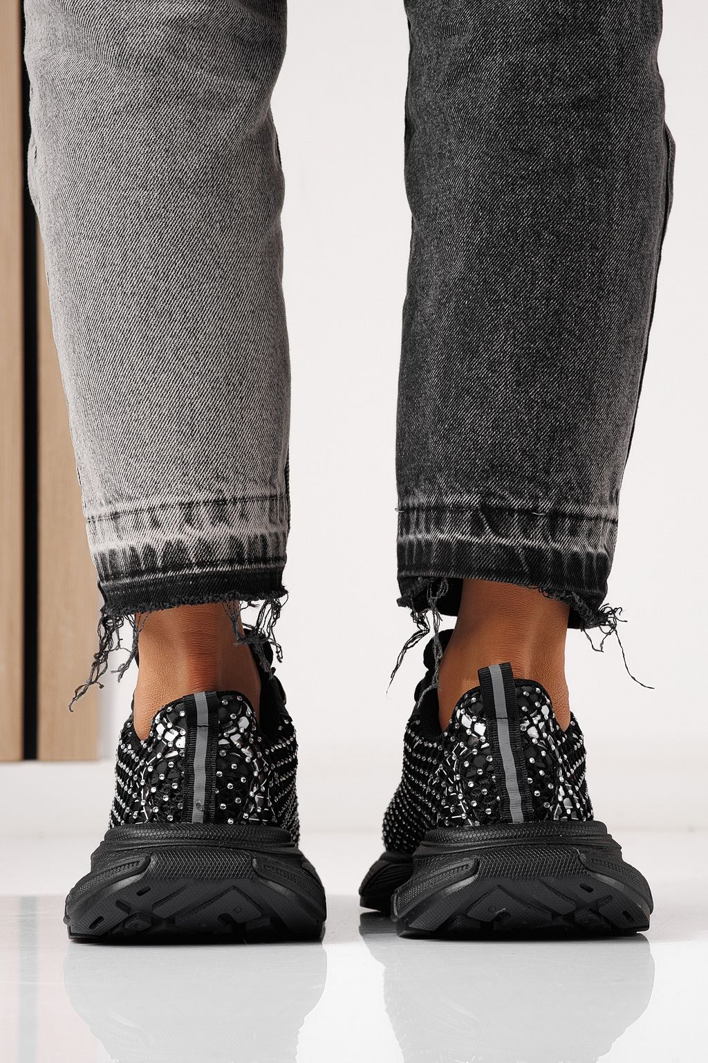 Дамски маратонки черни от текстилен материал Lilien #24149