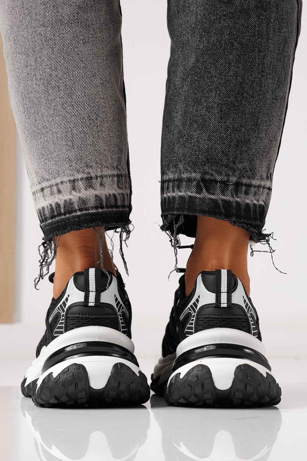 Дамски маратонки черни от текстилен материал Jullya #24130