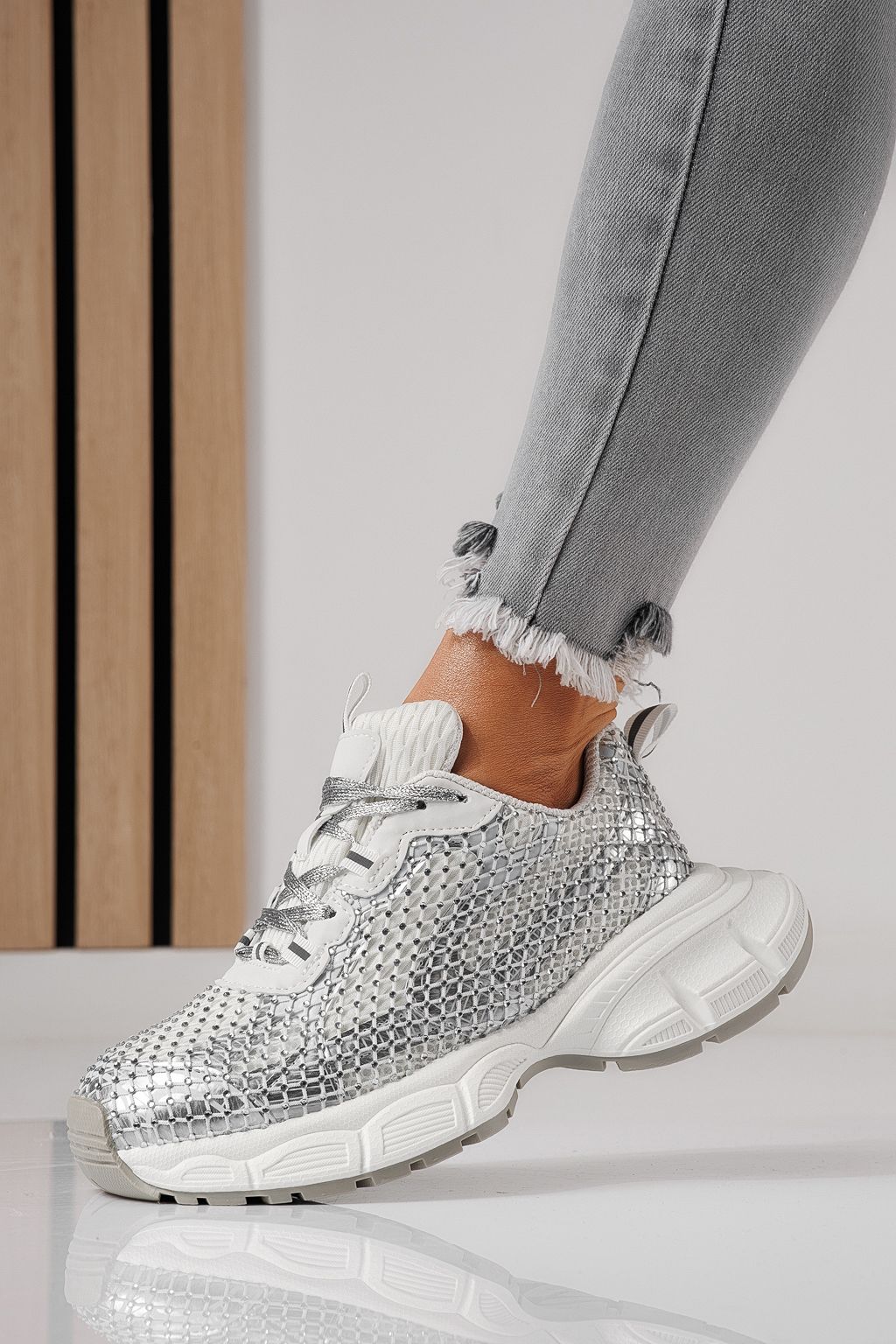 Дамски маратонки бели от текстилен материал Lilien #24148