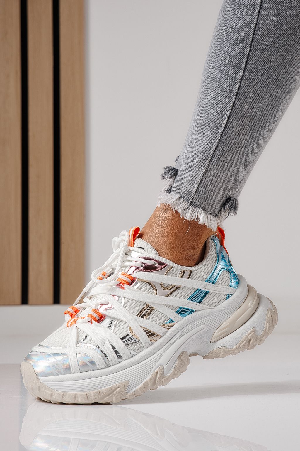 Дамски маратонки бели от текстилен материал Jullya #24128