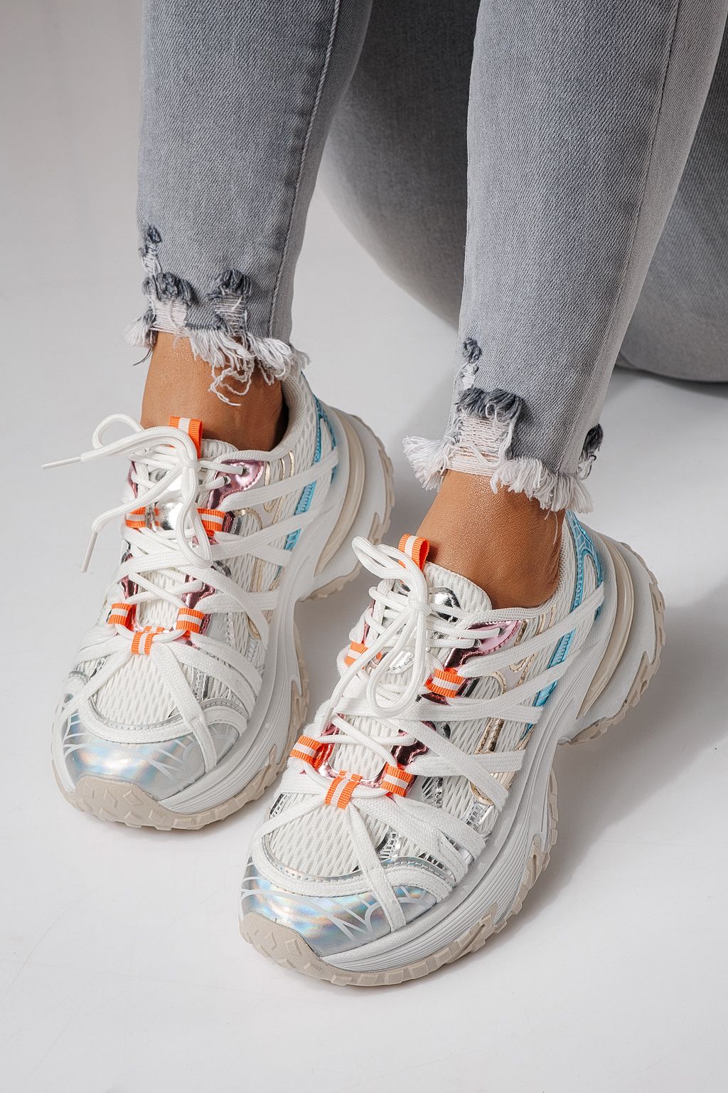 Дамски маратонки бели от текстилен материал Jullya #24128