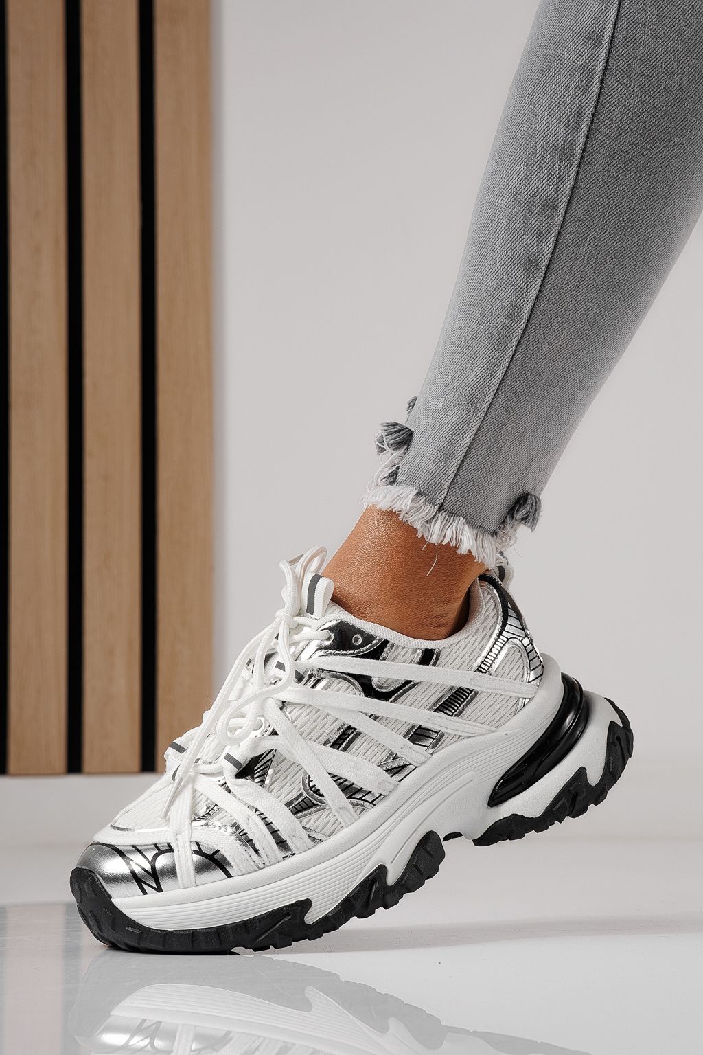 Дамски маратонки сребристи от текстилен материал Jullya #24129