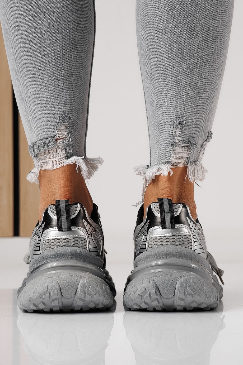 Дамски маратонки сиви от текстилен материал Laura #24144