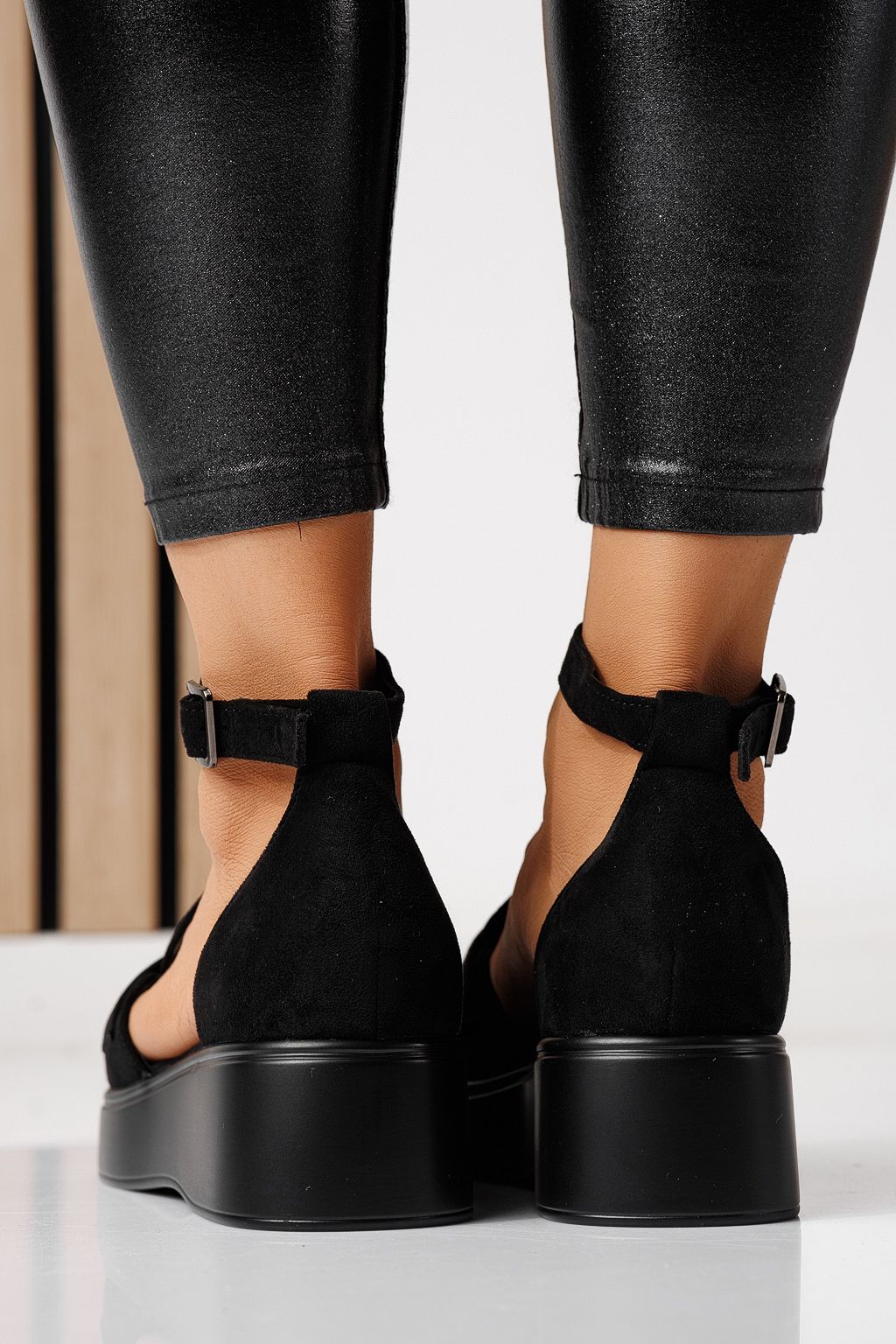 Всекидневни дамски обувки черни от обърната еко кожа Evelina #24097