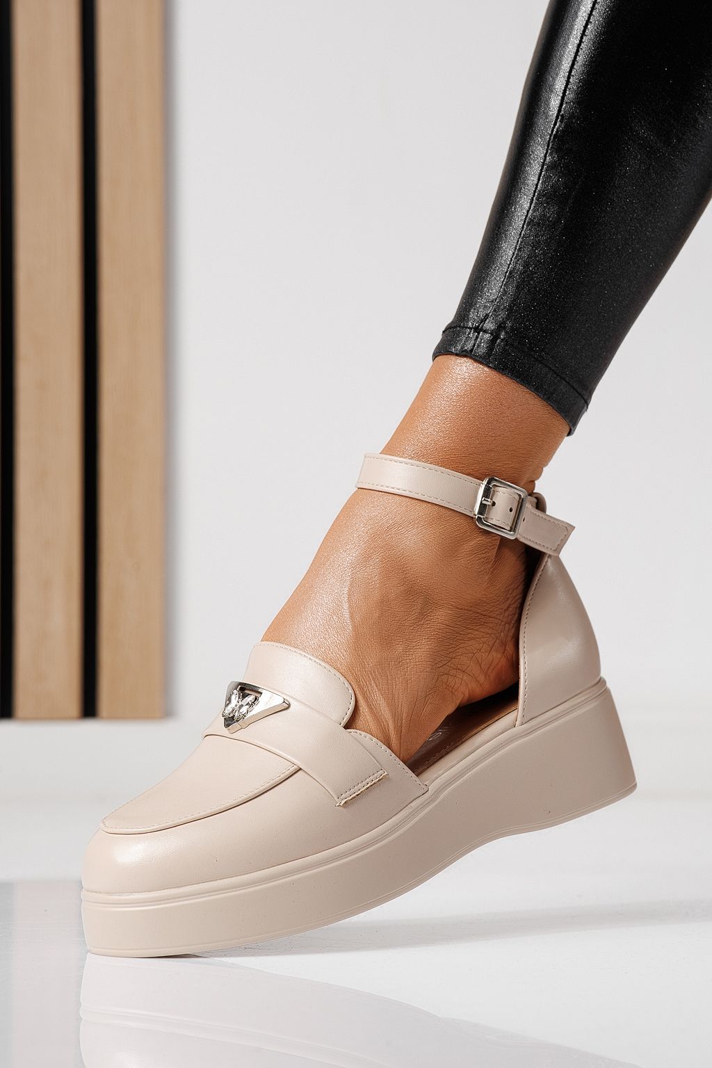 Всекидневни дамски обувки бежови от еко кожа Evelina #24096