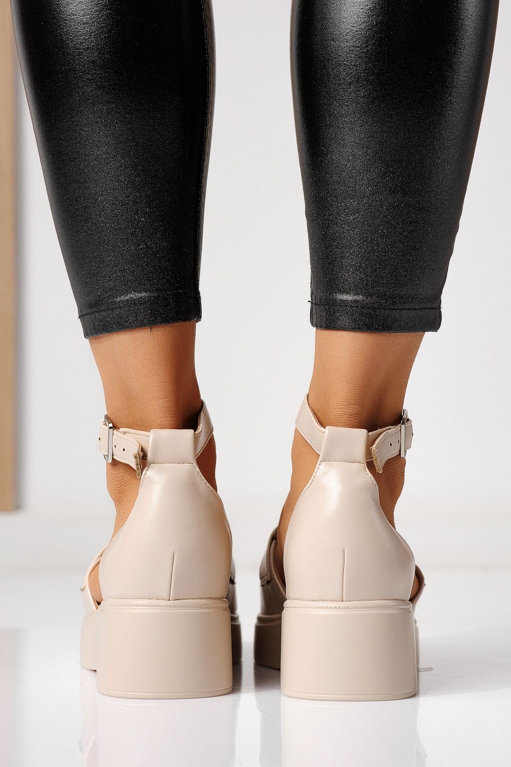 Всекидневни дамски обувки бежови от еко кожа Evelina #24096