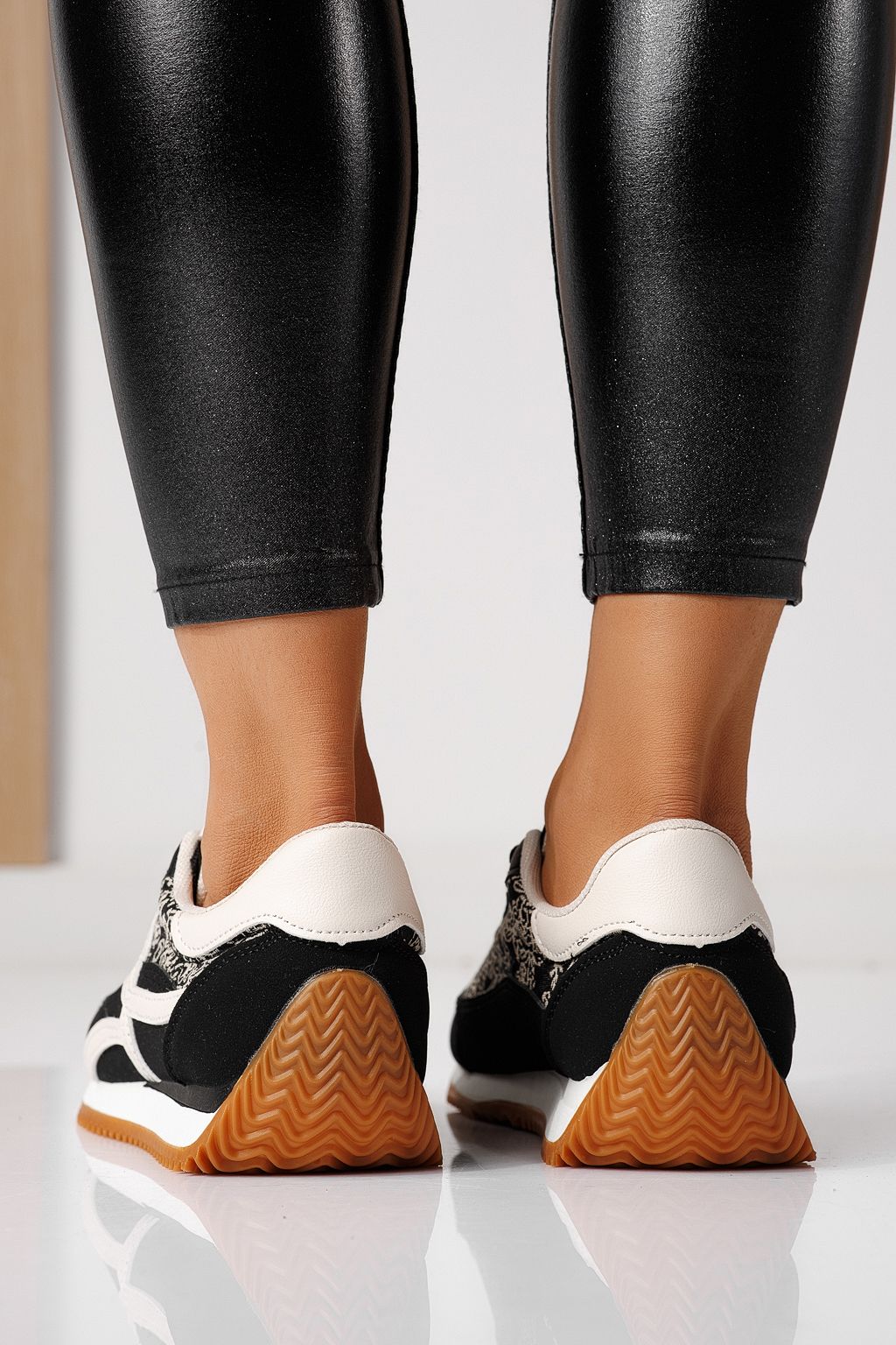 Дамски маратонки черни от еко кожа Jesica #24125