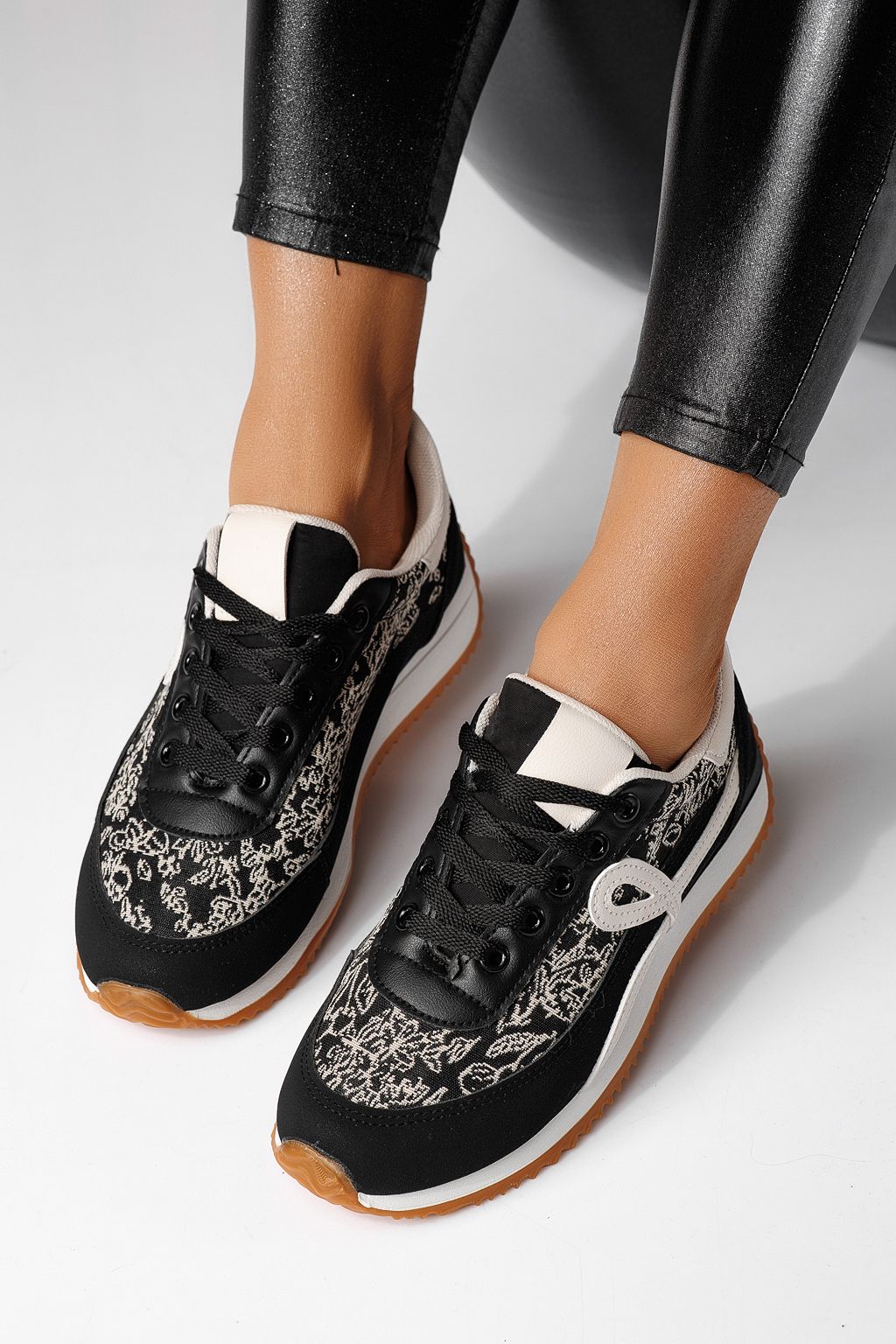 Дамски маратонки черни от еко кожа Jesica #24125