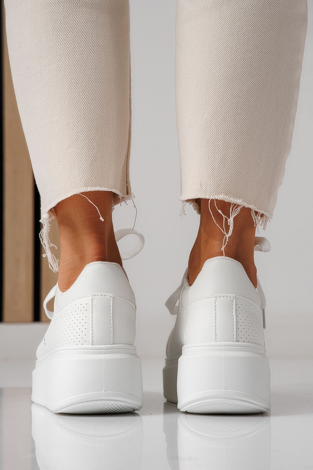 Дамски маратонки с платформа бели от еко кожа Ada #24001