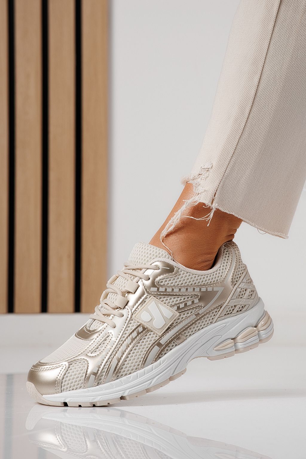 Дамски маратонки бежови от текстилен материал Lilien #24147